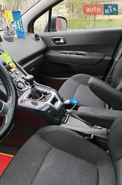 Микровэн Peugeot 5008 2011 в 