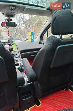 Микровэн Peugeot 5008 2011 в 