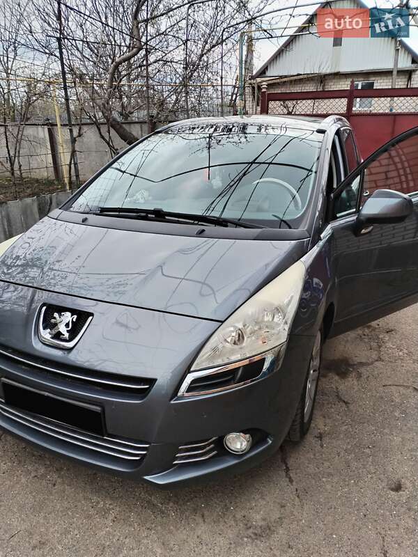 Микровэн Peugeot 5008 2011 в 