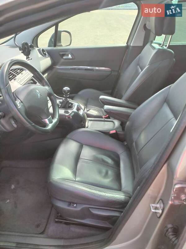 Микровэн Peugeot 5008 2010 в Киеве фото 7 Микровэн Peugeot 5008 2010 в Киеве