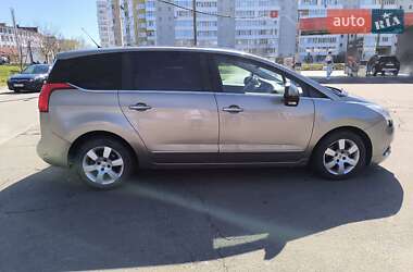 Микровэн Peugeot 5008 2013 в 