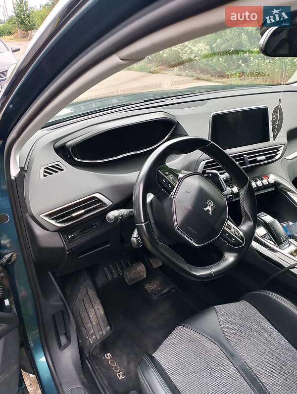 Позашляховик / Кросовер Peugeot 5008 2017 в Благовіщенську