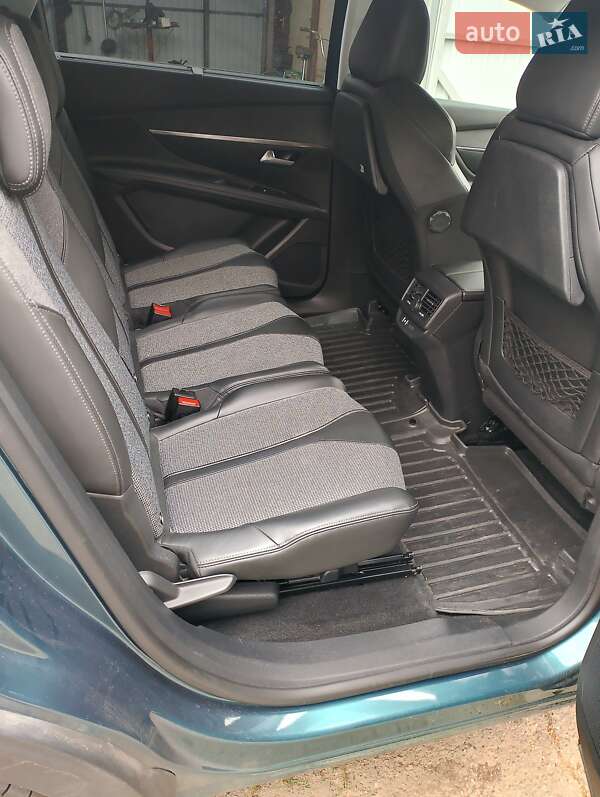 Позашляховик / Кросовер Peugeot 5008 2017 в Благовіщенську