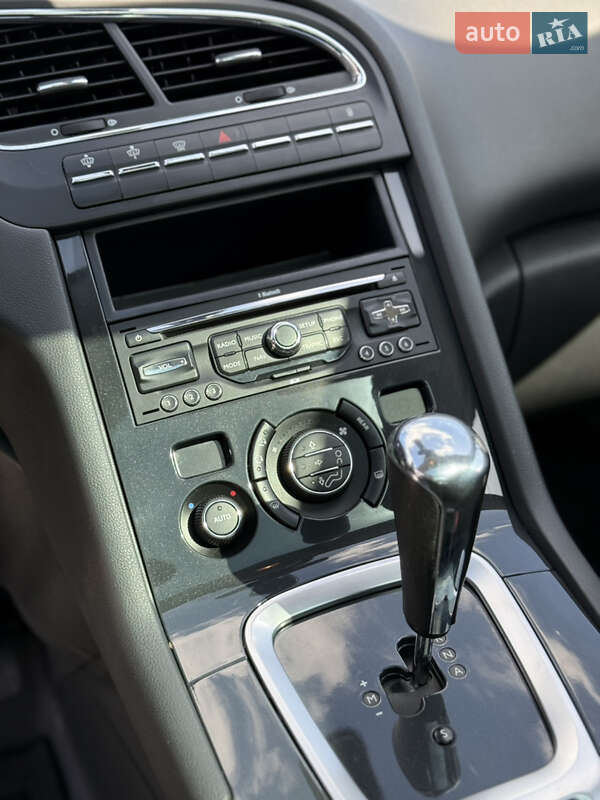 Микровэн Peugeot 5008 2011 в Калуше
