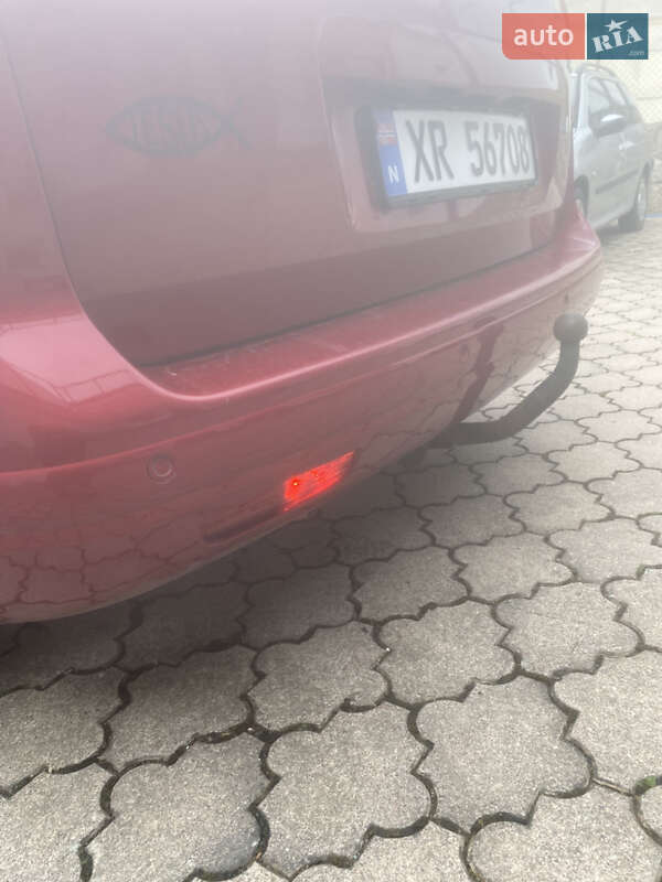 Мікровен Peugeot 5008 2011 в Стрию