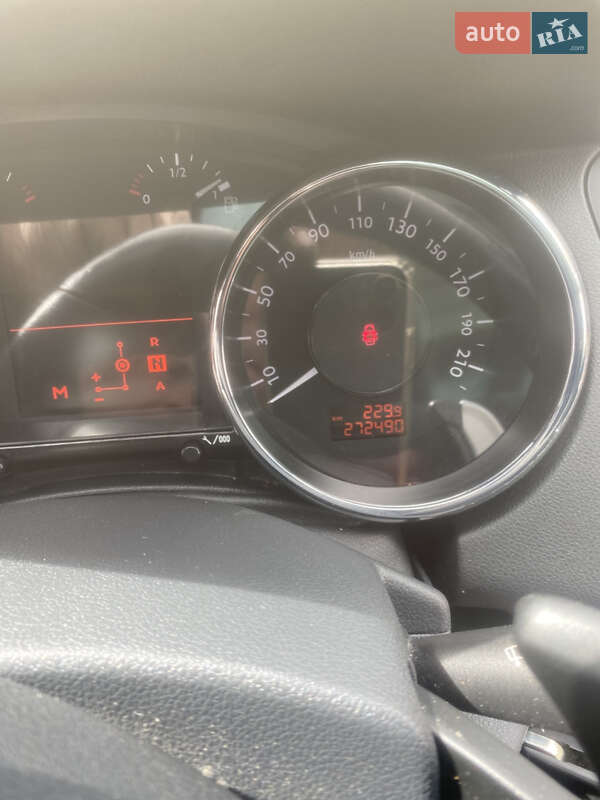 Мікровен Peugeot 5008 2011 в Стрию