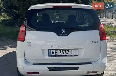 Позашляховик / Кросовер Peugeot 5008 2016 в 