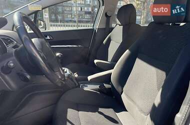 Позашляховик / Кросовер Peugeot 5008 2016 в 