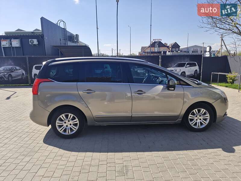 Микровэн Peugeot 5008 2010 в Рогатине