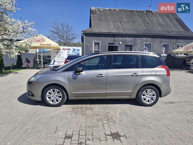Микровэн Peugeot 5008 2010 в Рогатине