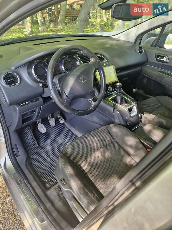 Микровэн Peugeot 5008 2010 в Рогатине