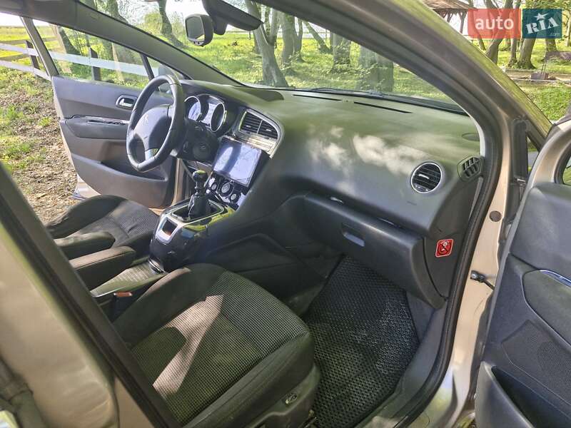 Микровэн Peugeot 5008 2010 в Рогатине