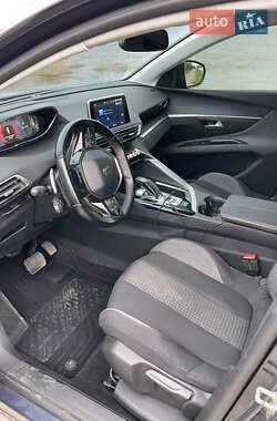 Внедорожник / Кроссовер Peugeot 5008 2018 в 