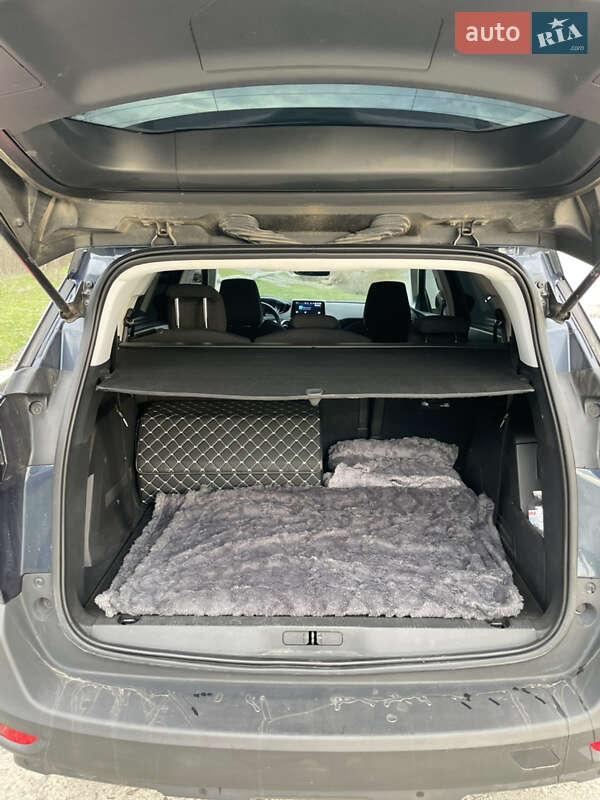 Позашляховик / Кросовер Peugeot 5008 2018 в Переяславі