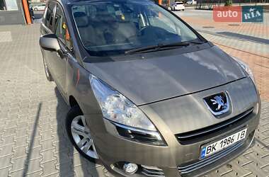 Мікровен Peugeot 5008 2011 в 