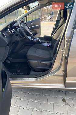 Мікровен Peugeot 5008 2011 в 