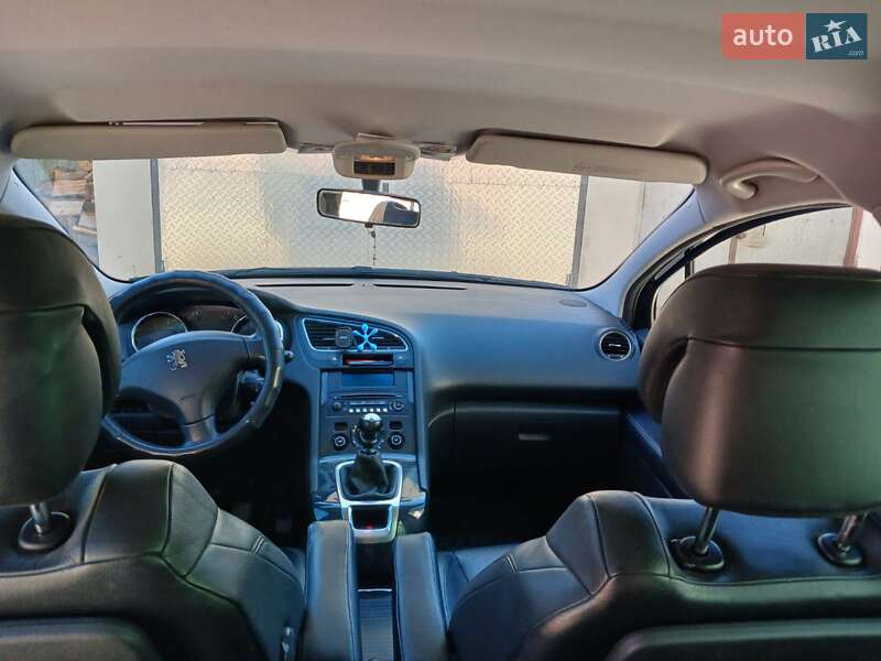 Мікровен Peugeot 5008 2010 в Хоросткові