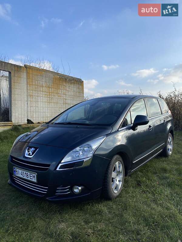 Микровэн Peugeot 5008 2013 в 