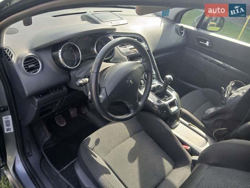 Мікровен Peugeot 5008 2011 в 