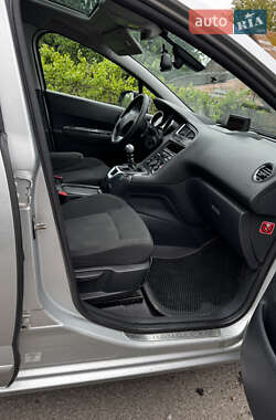 Мікровен Peugeot 5008 2011 в 