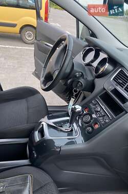 Микровэн Peugeot 5008 2011 в 