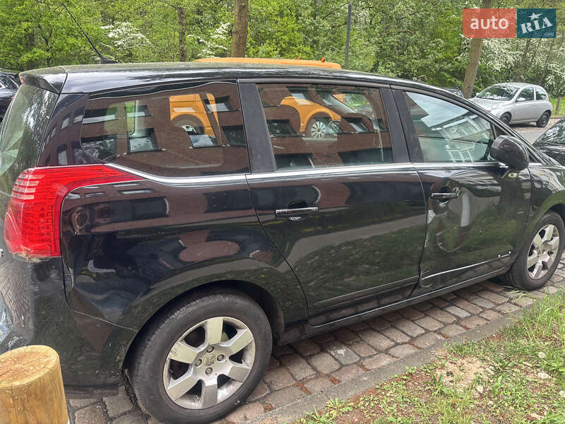 Микровэн Peugeot 5008 2011 в 