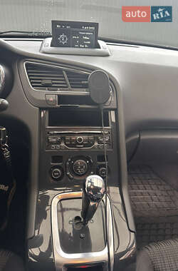 Микровэн Peugeot 5008 2013 в 