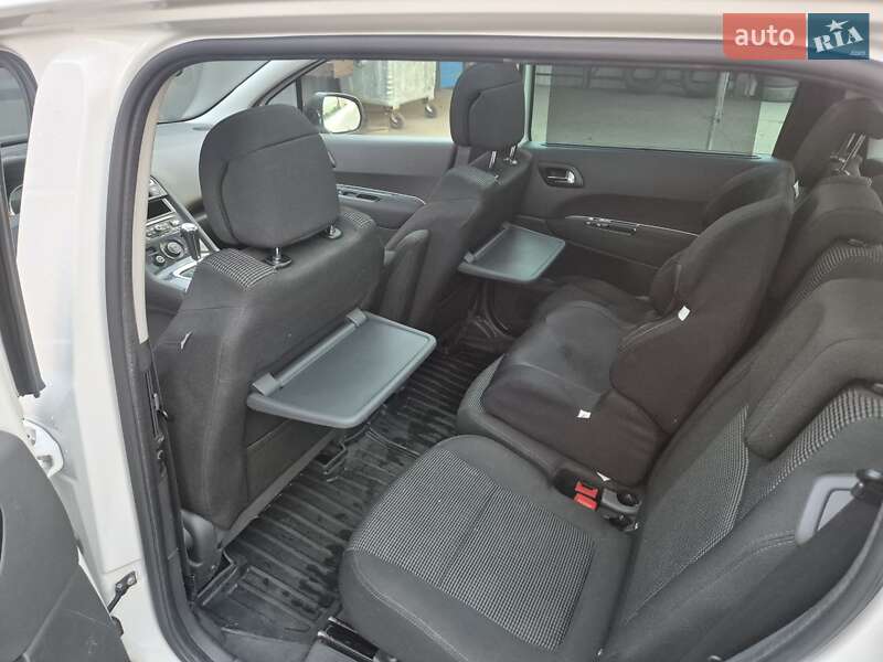 Мікровен Peugeot 5008 2011 в Млиніві