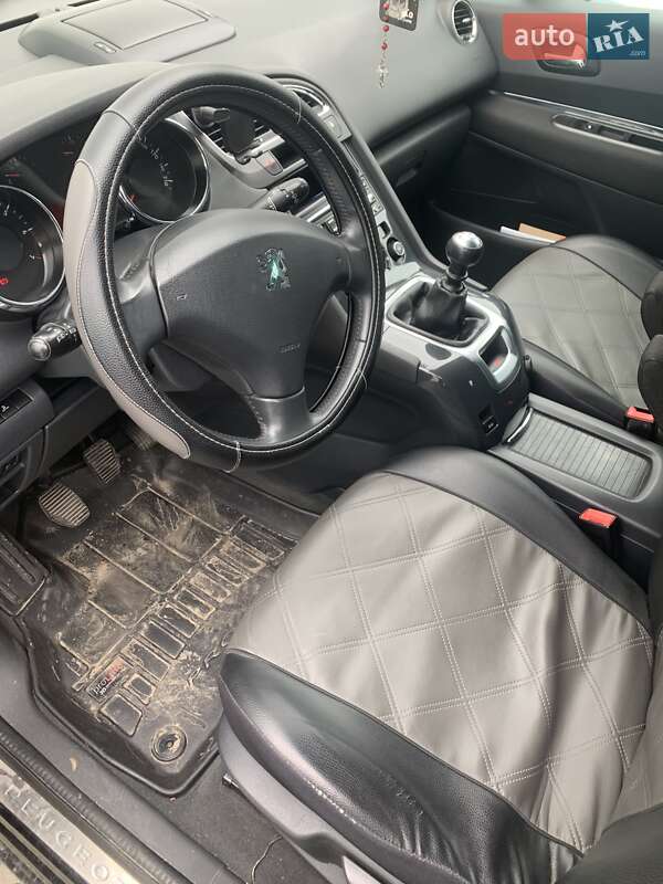 Микровэн Peugeot 5008 2010 в Львове