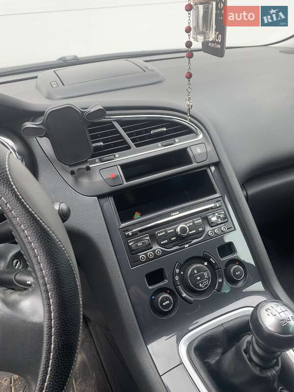 Микровэн Peugeot 5008 2010 в Львове