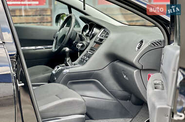 Микровэн Peugeot 5008 2013 в 