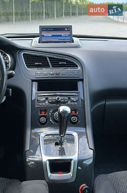Микровэн Peugeot 5008 2011 в 