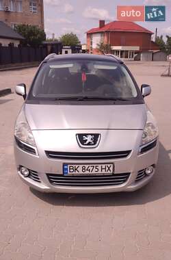 Микровэн Peugeot 5008 2012 в Сарнах