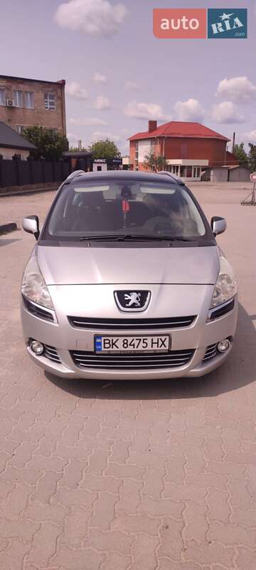 Peugeot 5008 2012