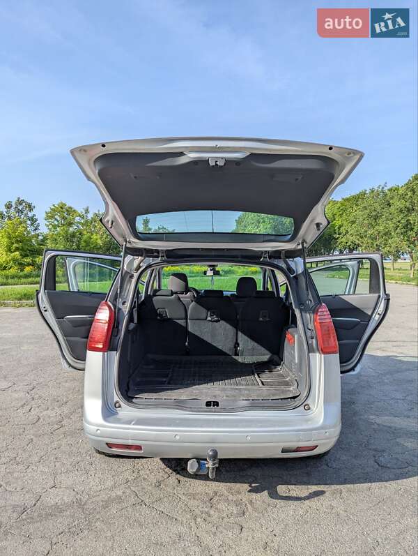 Микровэн Peugeot 5008 2014 в Владимире