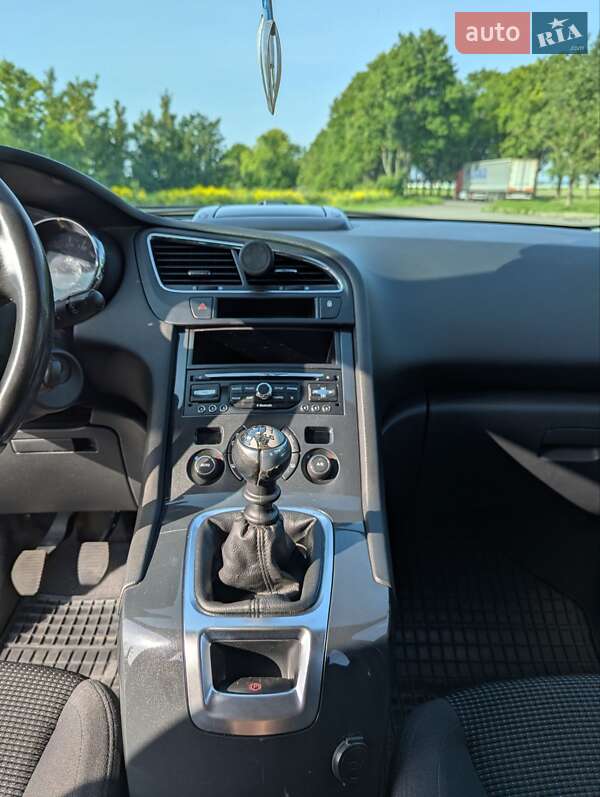 Микровэн Peugeot 5008 2014 в Владимире