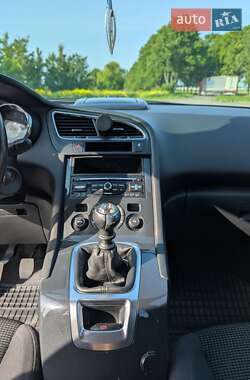 Микровэн Peugeot 5008 2014 в 