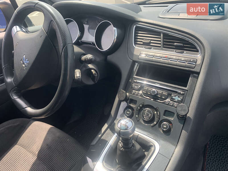 Микровэн Peugeot 5008 2011 в Луцке