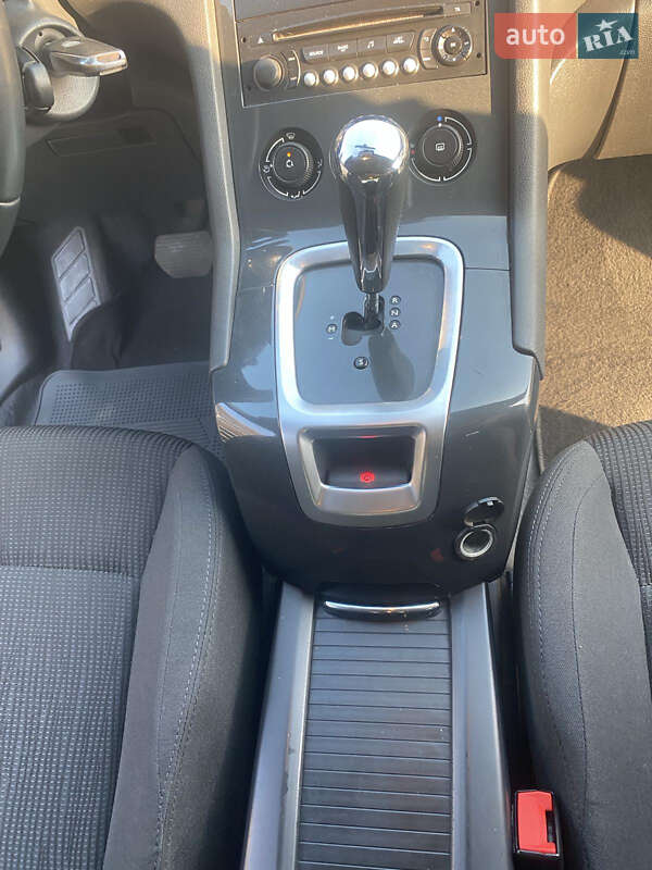 Микровэн Peugeot 5008 2013 в Калуше