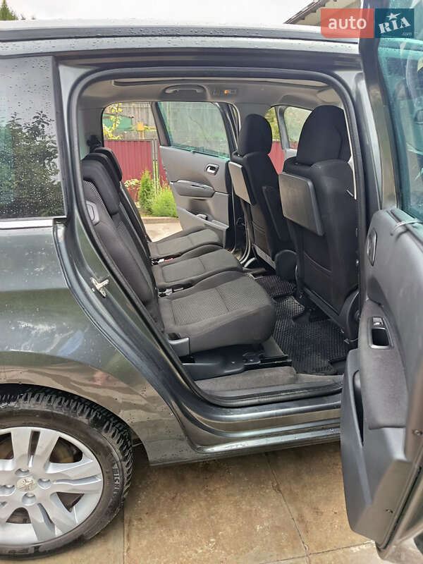 Мікровен Peugeot 5008 2011 в Сторожинці