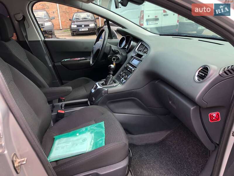 Мікровен Peugeot 5008 2011 в Ковелі