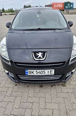 Микровэн Peugeot 5008 2011 в Сарнах