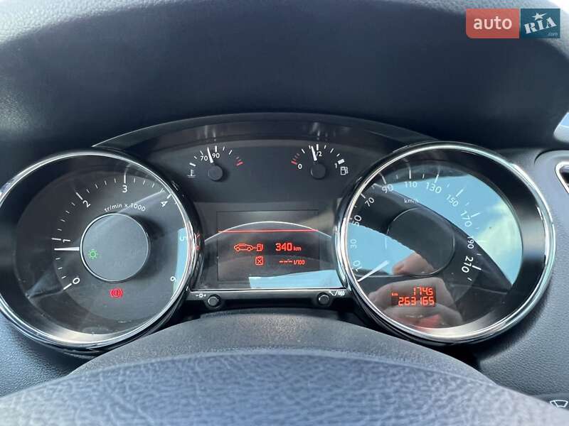 Мікровен Peugeot 5008 2011 в Дунаївцях