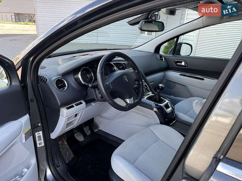 Мікровен Peugeot 5008 2011 в Дунаївцях