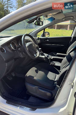 Микровэн Peugeot 5008 2011 в 