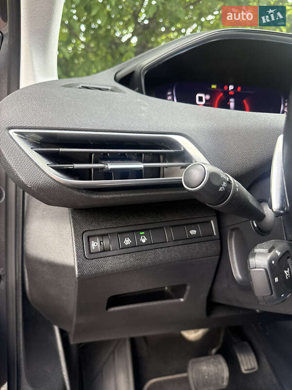 Позашляховик / Кросовер Peugeot 5008 2020 в Запоріжжі