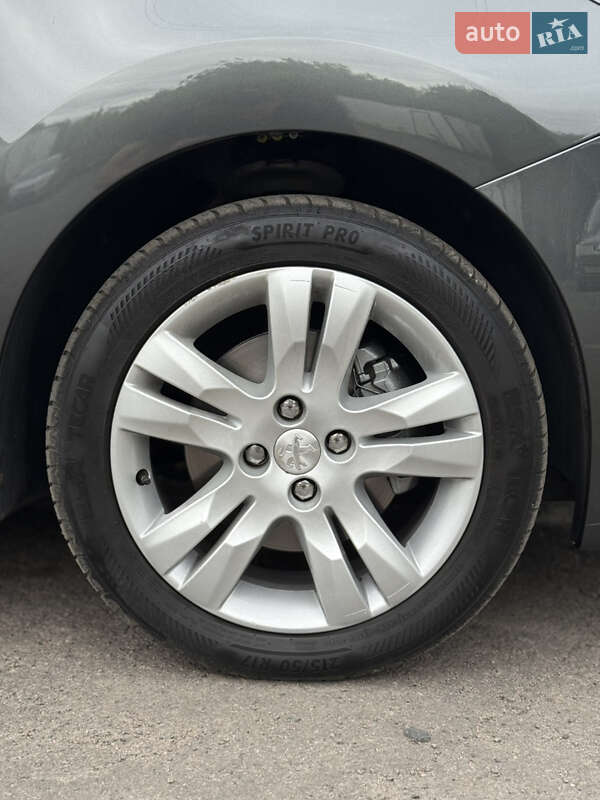 Микровэн Peugeot 5008 2015 в Дубно