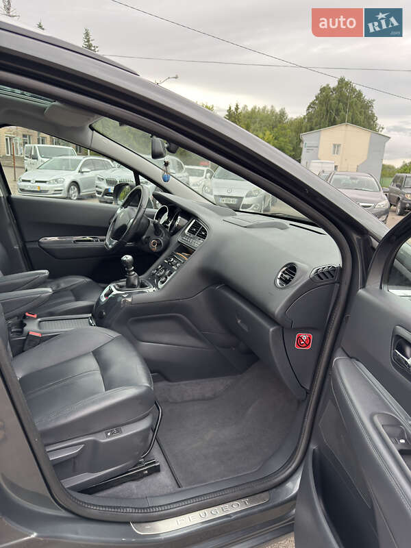 Микровэн Peugeot 5008 2015 в Дубно