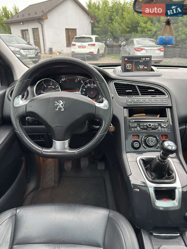Микровэн Peugeot 5008 2015 в Дубно