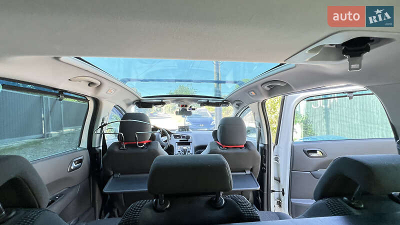 Микровэн Peugeot 5008 2015 в Черновцах